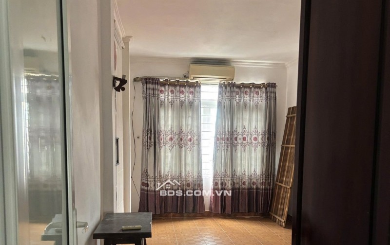 Nhà Lý Nam Đế 5 Tầng 10M Ra Phố Ô TÔ Đỗ Cửa 17.5 Tỷ Kinh Doanh Nét